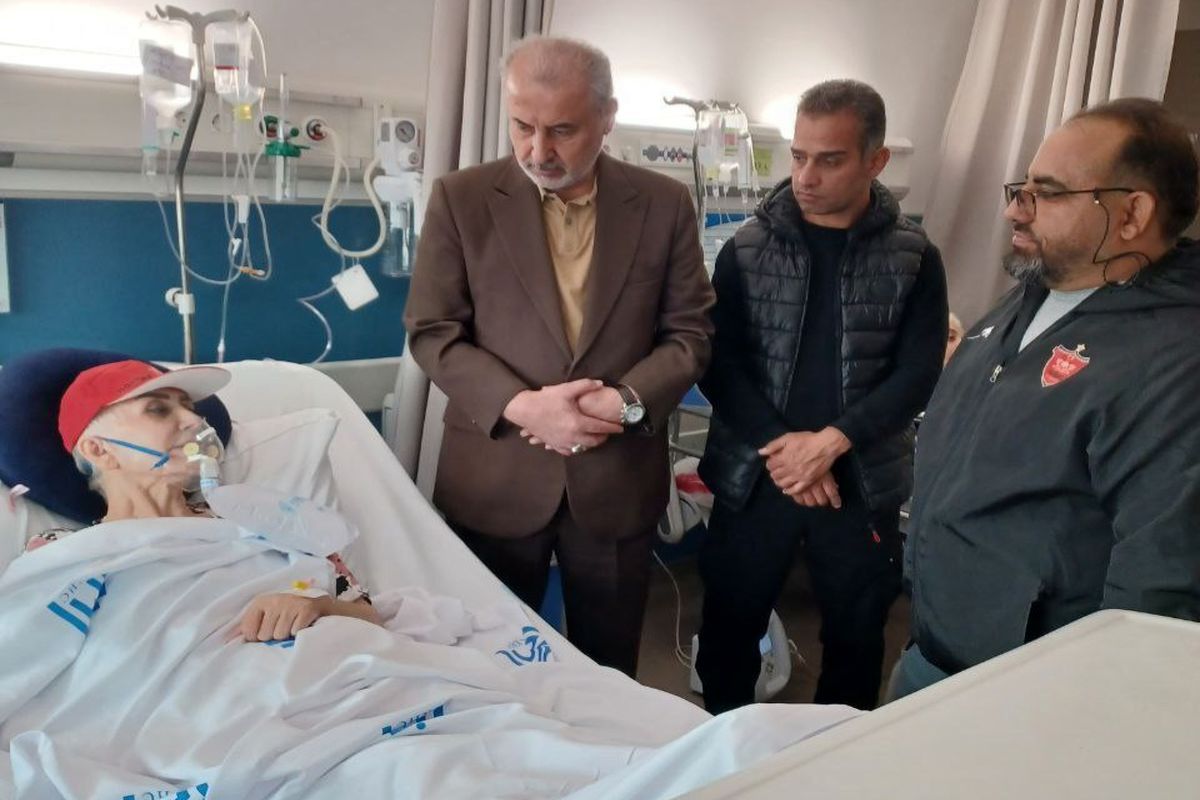 حضور پرسپولیسی‌ها بر بالین بانوی متعصب

