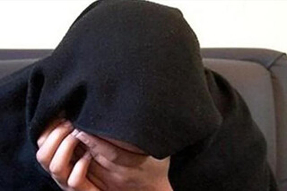 زودتر از مدرسه برگشتم و مادرم را حین خلوت با مرد غریبه دیدم / دلم برای پدرم سوخت...