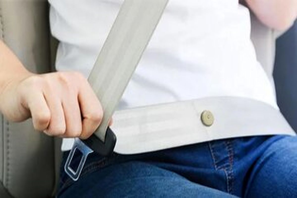 دکمه کوچک روی کمربند ایمنی خودرو به چه کاری میآید؟