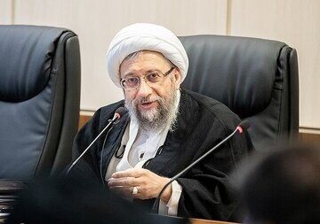 توضیحات آملی لاریجانی درباره جنجال مصوبه واردات خودرو