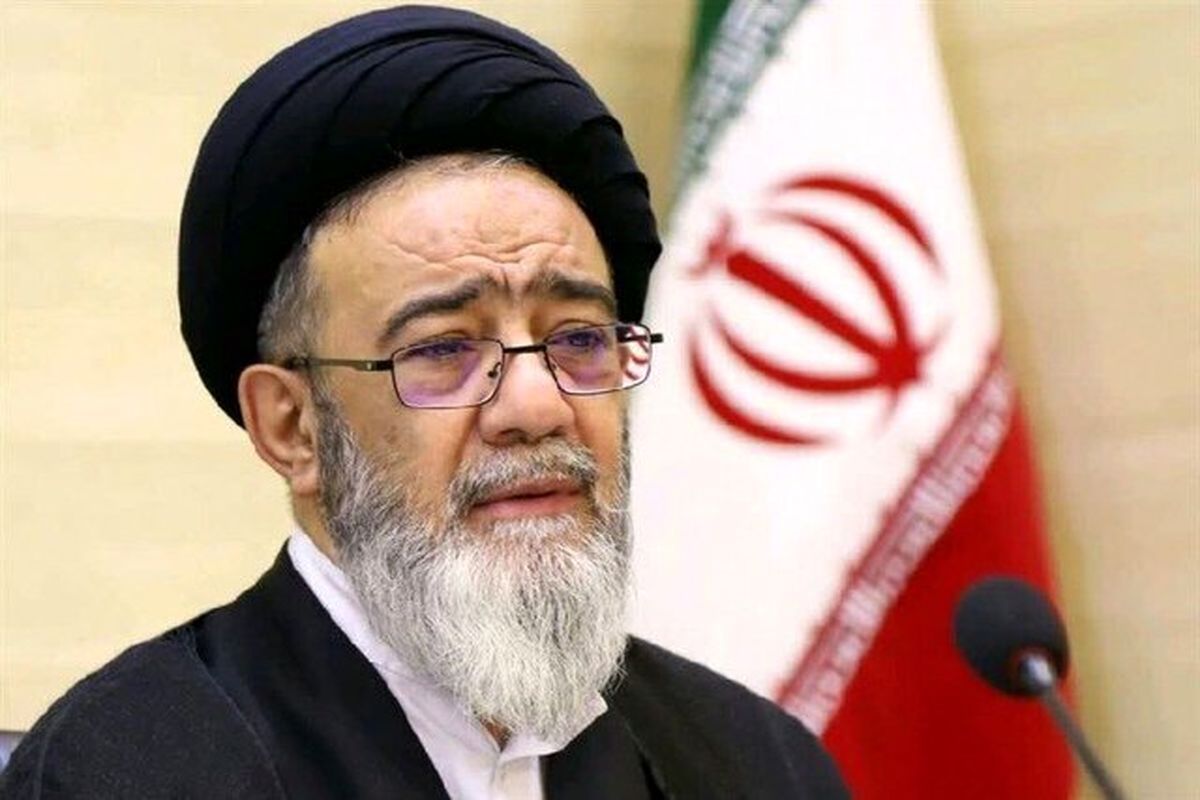  تصویری کمتر دیده شده از نوه‌های شهید حادثه بالگرد در مراسم پزشکیان