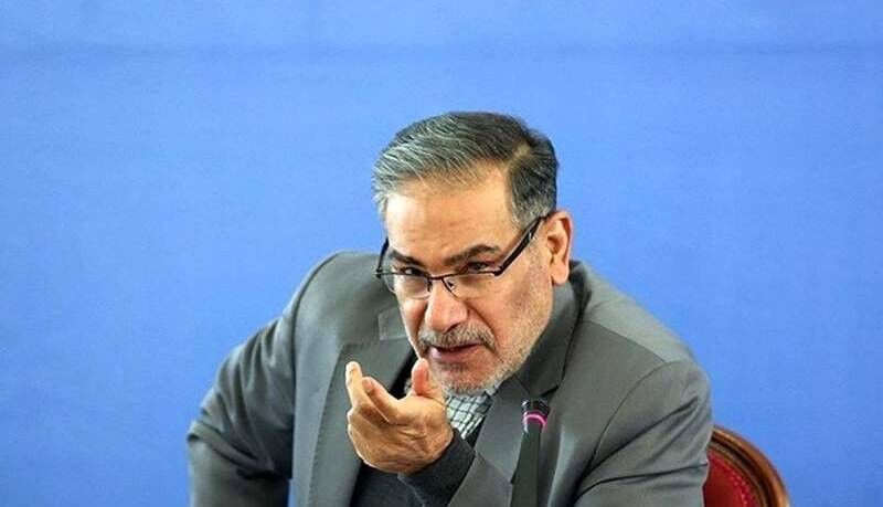 ادعای رسانه انگلیسی از علت کناره گیری شمخانی / او گزارشات محرمانه را در اختیار این افراد قرار می داد