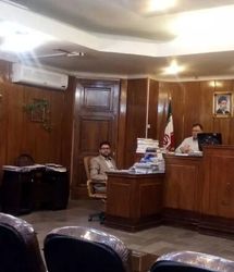 دختر قداره‌کش با چاقو‌های دور کمرش به کلانتری رفت و از جسد داخل خانه‌اش خبر داد