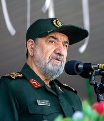 محسن رضایی خطاب به رسانه‌ها:درباره جنگ گمانه زنی نکنید