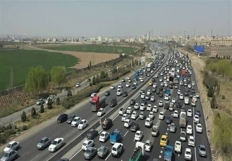 واژگونی اتوبوس در بزرگراه تهران-کرج