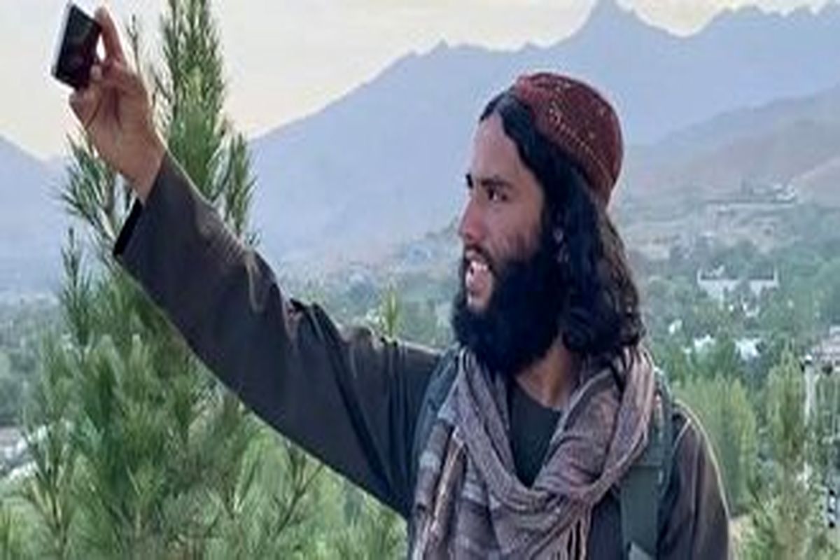 گرفتن سلفی و پوشیدن کفش ورزشی ساق بلند ممنوع شد!