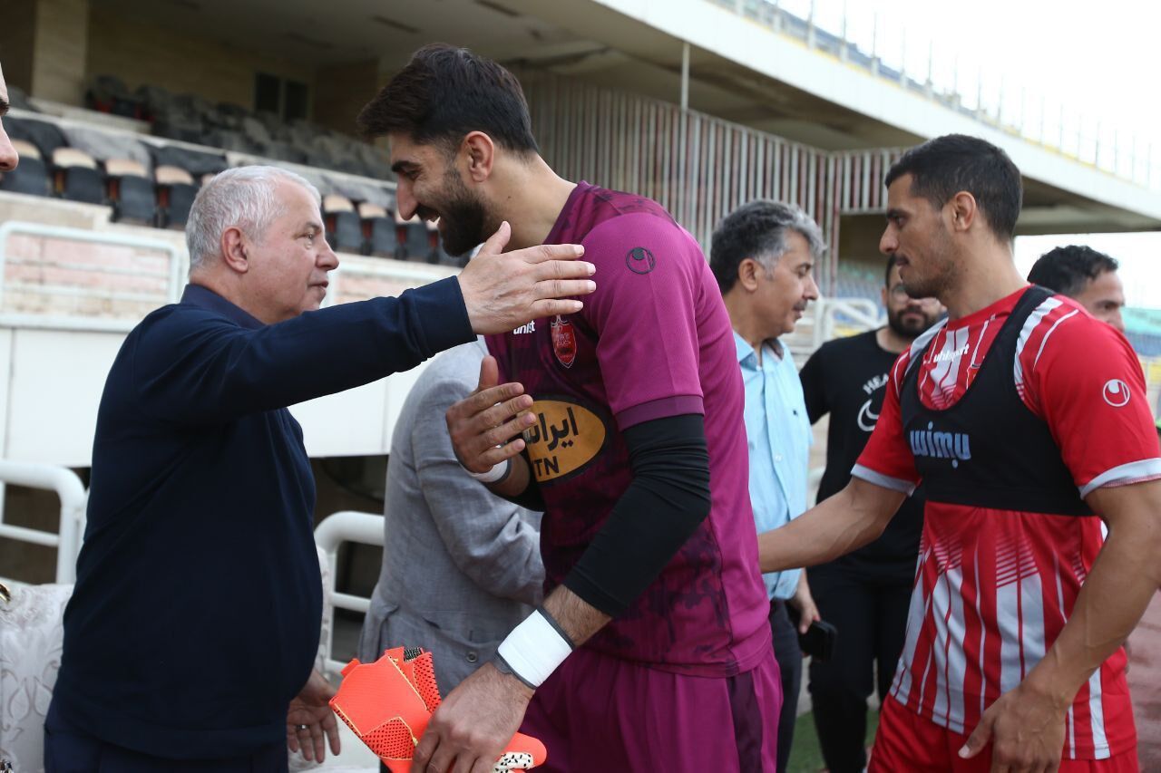 تعطیلی لیگ برتر به نفع پرسپولیس شد