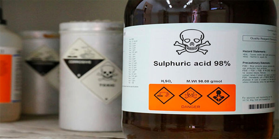 اقدام هولناک پسر جوان/ اسیدپاشی بی رحمانه روی پدر و مادر!
