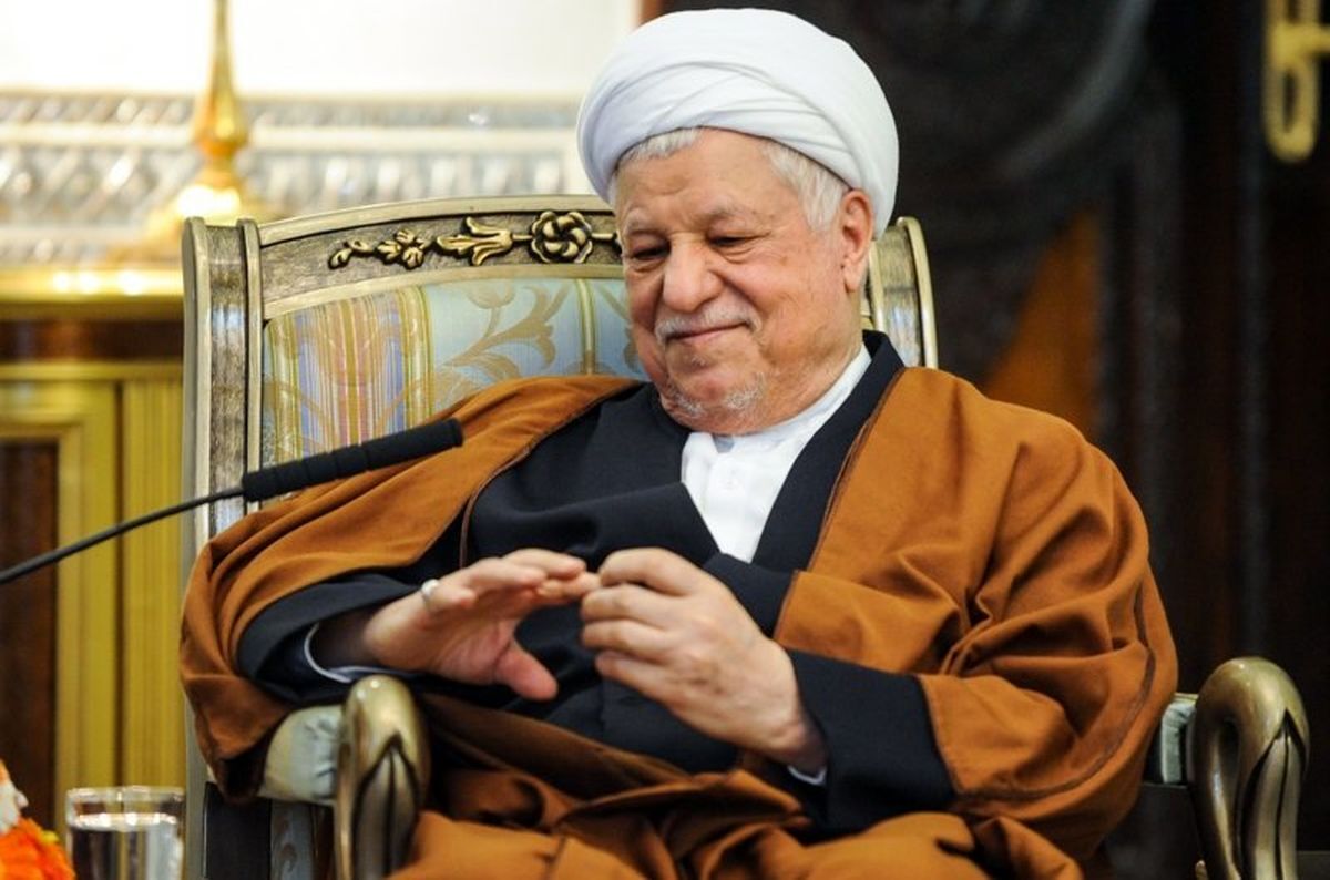 کنایه سنگین به ساخت 26 ساله مصلی تهران با عکسی از آیت الله هاشمی