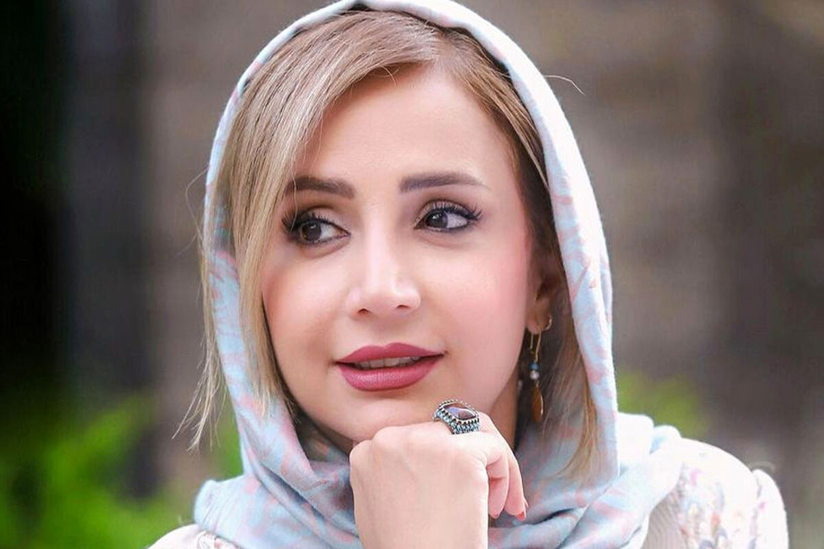 عکس جذاب شبنم قلی‌خانی در یک خانه زیبا