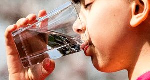 خواص نوشیدن یک لیوان آب گرم که از آن بی خبرید