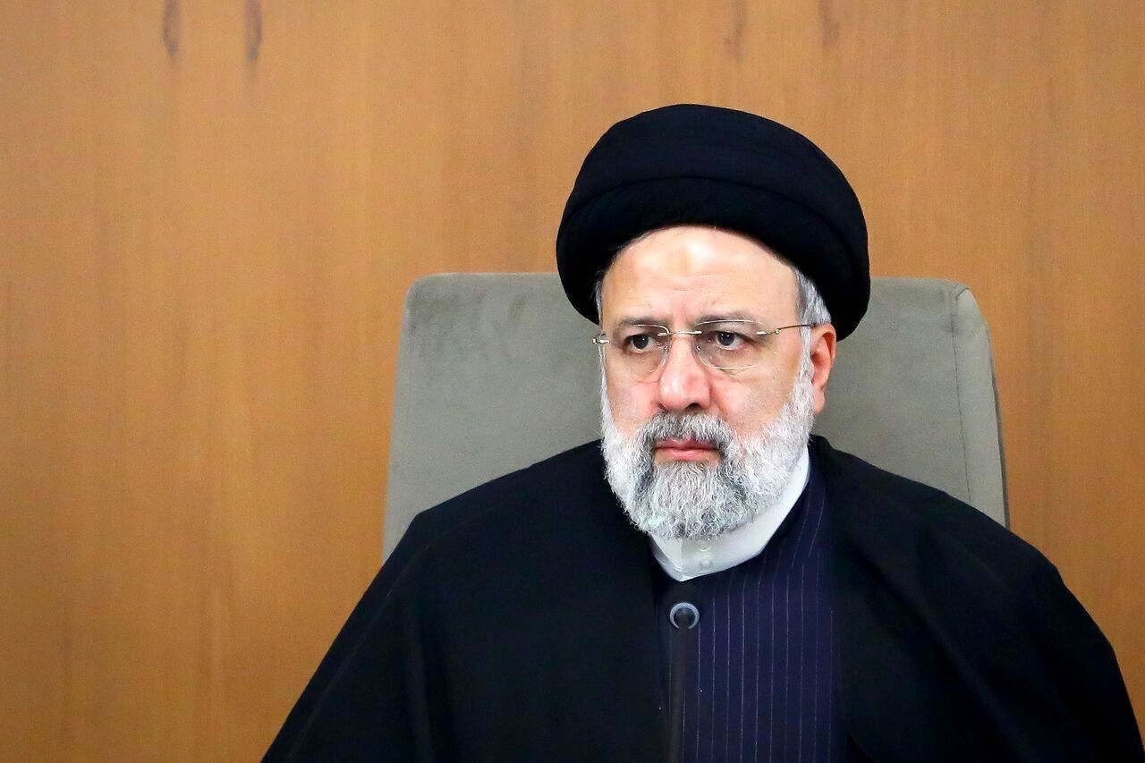 تصاویر جدید و کمتر دیده شده از دختران شهیدرئیسی در یک مراسم را ببینید