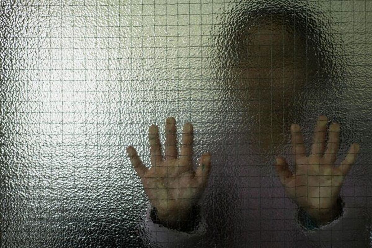 سکوت دختر10 ساله مقابل ناپدری از ترس طلاق مادرش