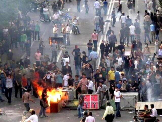 توصیه یک هنرمند تئاتر و تلویزیون به مسؤولان برای «گفت‌وگو»