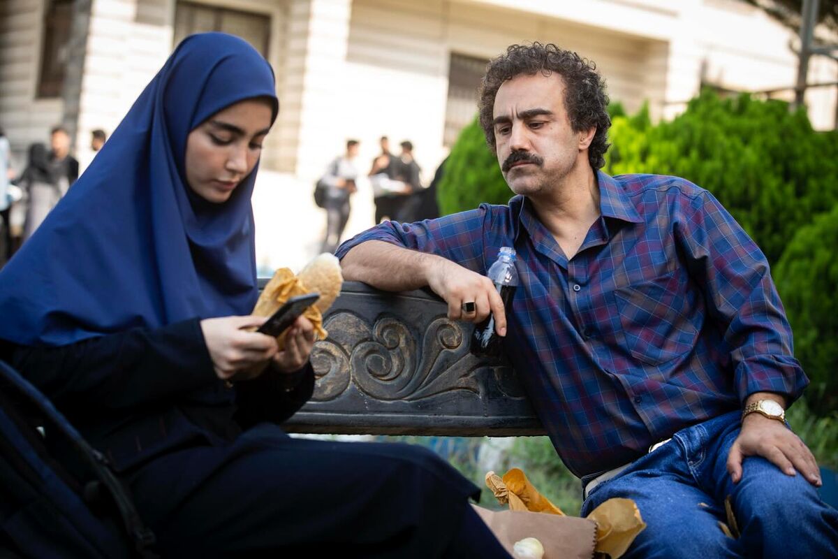 سارا پایتخت به پدرش نقی معمولی تسلیت گفت/ عکس