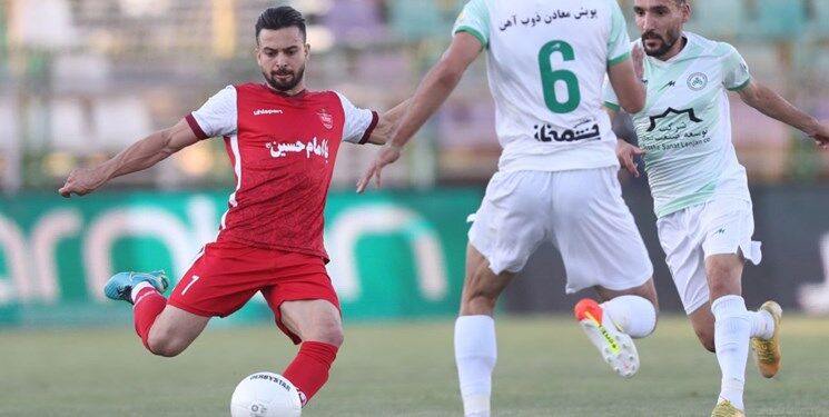 زور پرسپولیس به ذوب‌آهن ۱۰ نفره نرسید