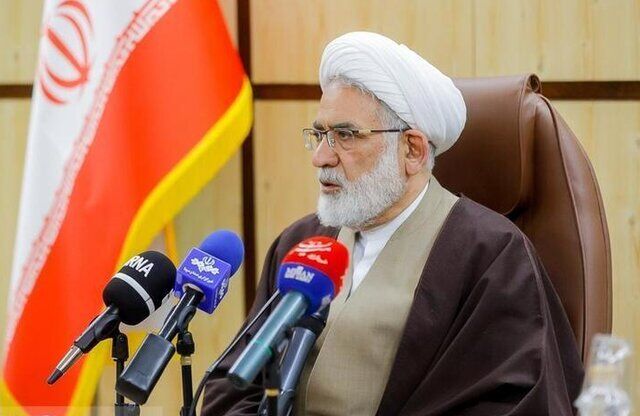 با کسانی که در فضای مجازی امنیت مردم را هدف قرار دهند برخورد خواهیم کرد