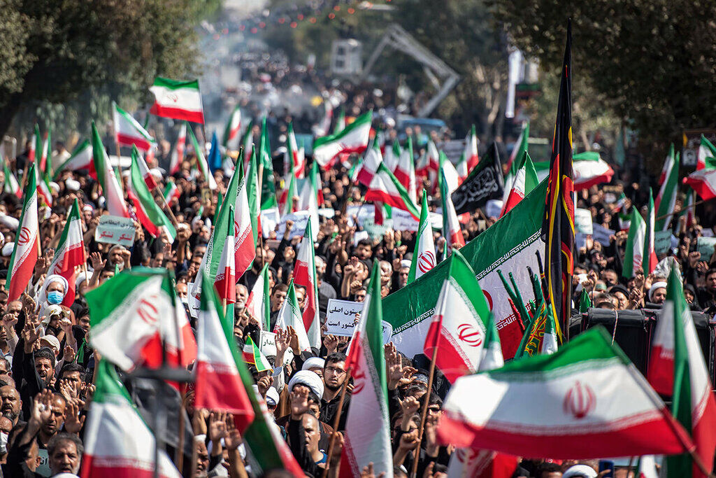 ایران به پا خاست؛ اجتماع بزرگ «امت رسول الله» در سراسر کشور | قرآن در دستان راهپیمایان؛ نه قاطع به آشوبگران