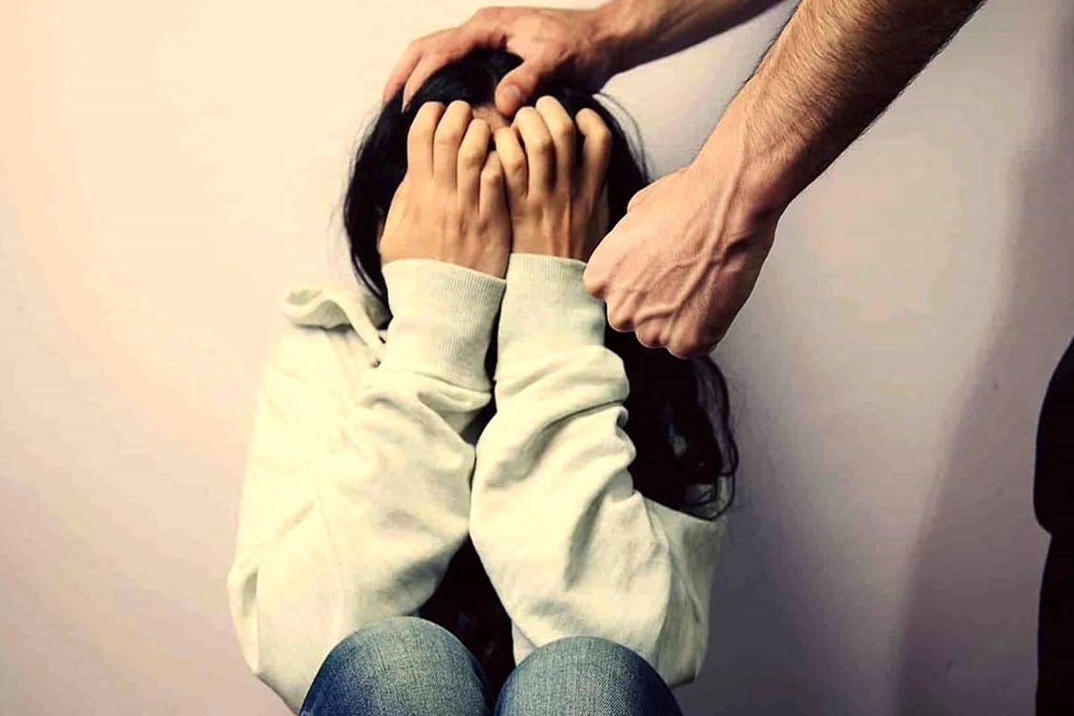 ضرب و شتم وحشیانه یک کودک توسط اراذل و اوباش/ ببینید