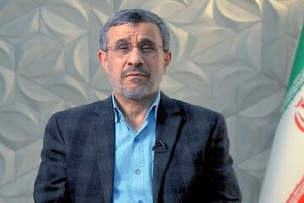تصویری ازمحمود احمدی نژاد در مراسم سالگرد ارتحال امام خمینی (ره) در حرم مطهر