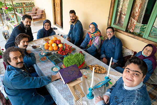  تصویری کمتر دیده شده ازدورهمی بازیگران  سریال پایتخت در یک باغ