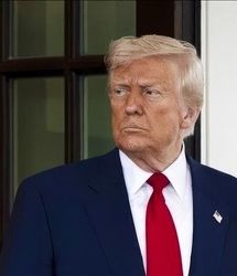 تصویر شوکه کننده و زشتی که ترامپ از اوباما و زنش منتشر کرد!