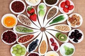 نقش تغذیه در ابتلا به نقرس؛ چه مواد غذایی باعث بروز این بیماری می‌شوند