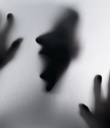 دست‌درازی آقای دکتر به دختر جوانی که بیمارش بود