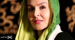 «آزیتا ترکاشوند» با چادر نماز در حرم امام رضا (ع)