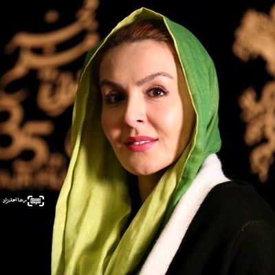 «آزیتا ترکاشوند» با چادر نماز در حرم امام رضا (ع)