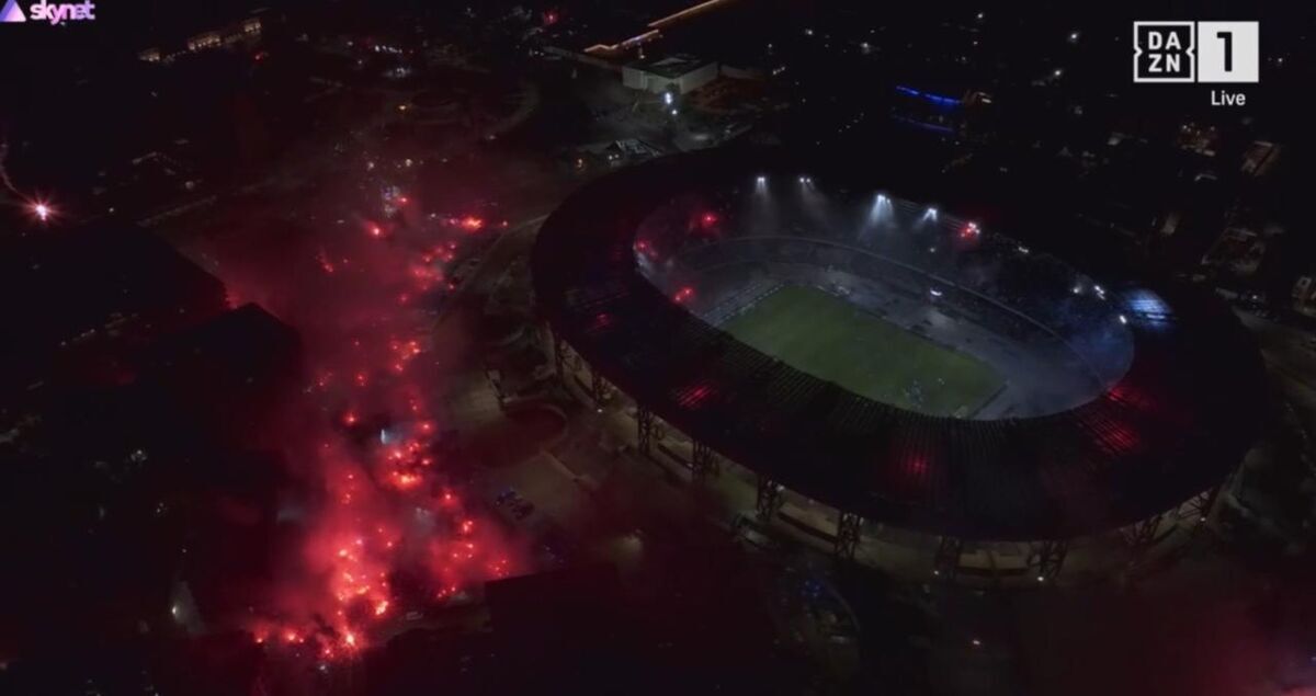 ببینید اولین تصاویر از آتش‌بازی دیدنی هواداران ناپولی!