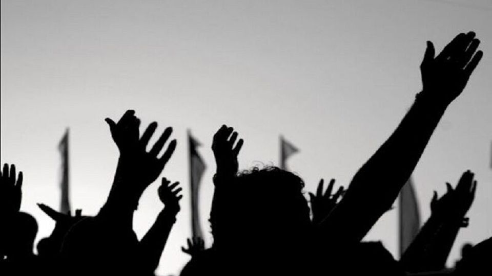 جمع اعتراضی کارگران شرکت اینترنتی مطرح به ویلای صاحب شرکت هم رسید
