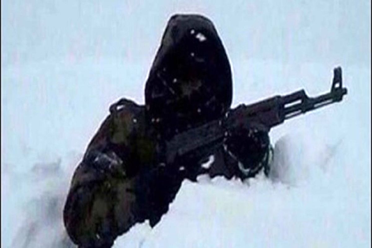 روایت قندیل بستن طلبه جوان به‌خاطر حفاظت جان همرزمانش