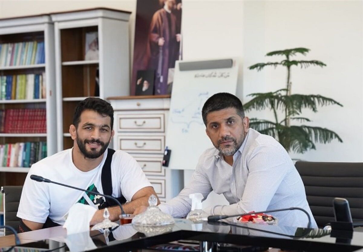 جلسه ملی پوش کشتی آزاد با علیرضا دبیر؛ یزدانی: زیر نظر یکی از بهترین پزشکان دنیا جراحی کردم