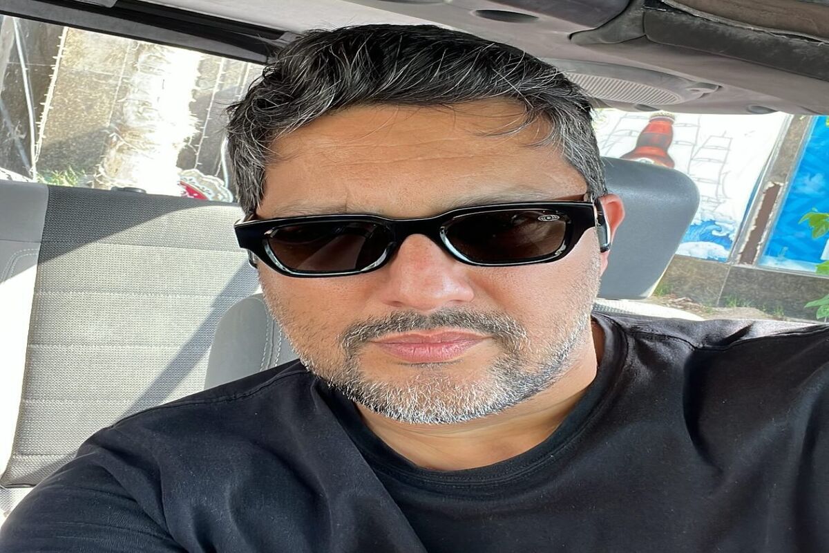 حامد بهداد و خانم بازیگر معروف در جاده چالوس/ عکس