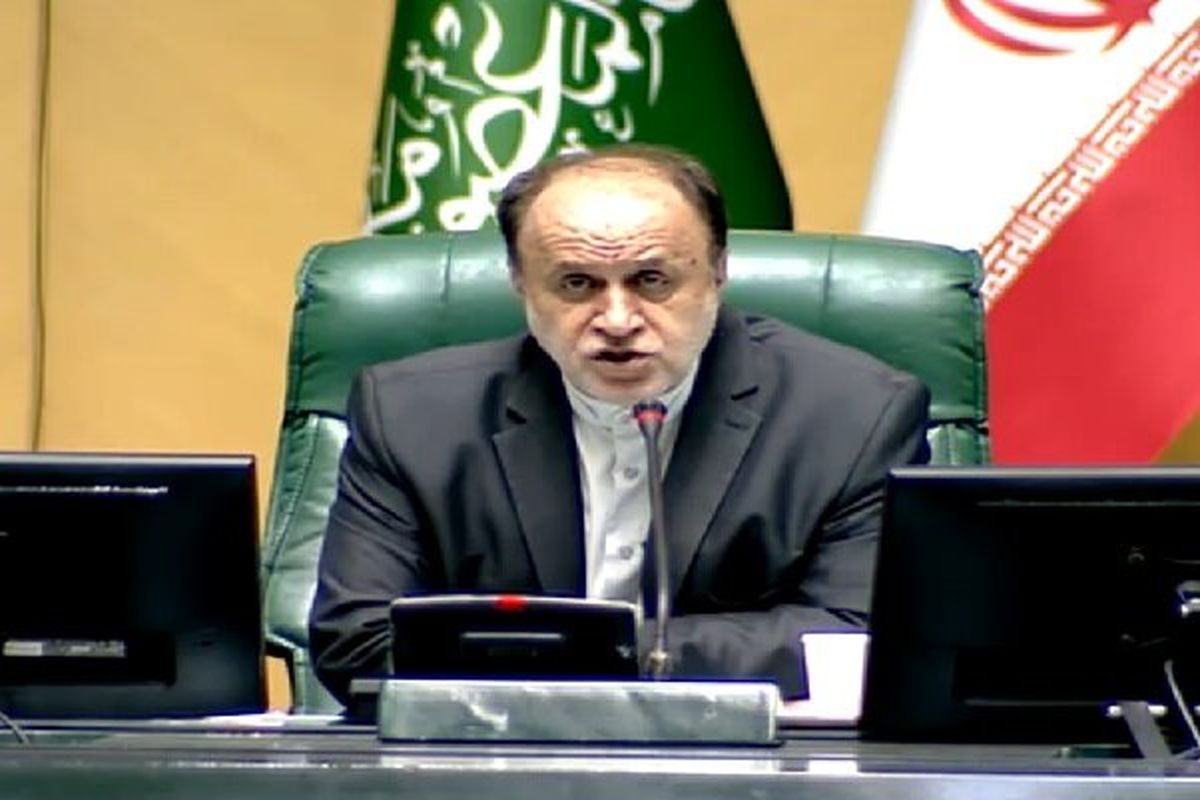 حاجی‌بابایی: دولت در تغییر ساعت مدارس تجدیدنظر کند