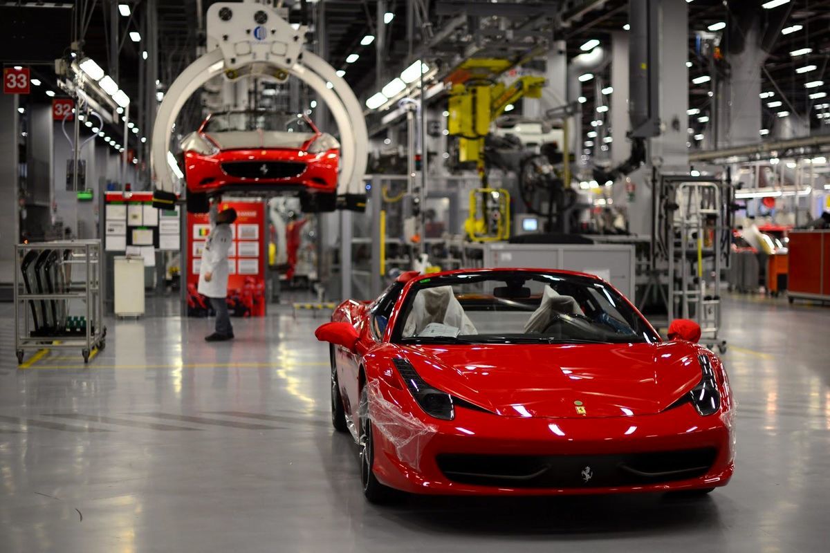 فراری رکورد فروش خود را در سال ۲۰۲۲ شکست/ رشد ۷۲ درصدی فروش خودرو در بازار چین