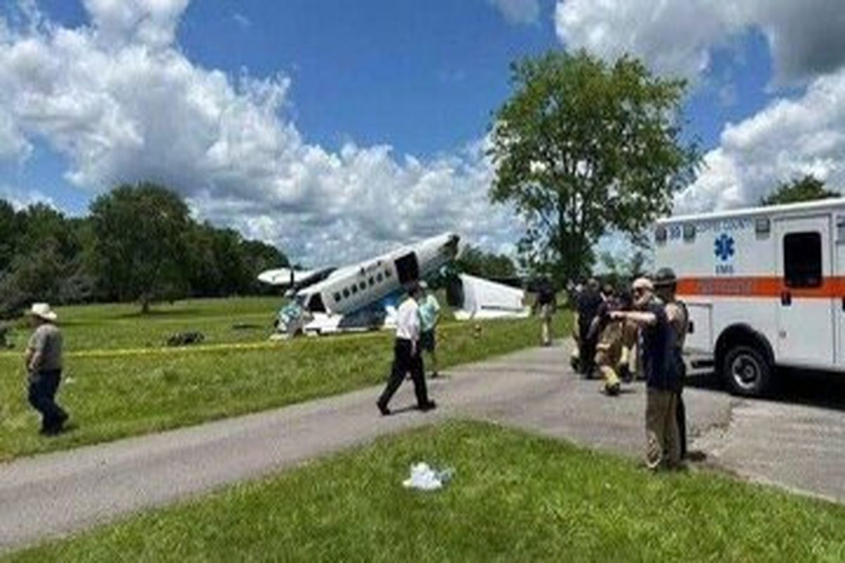 سقوط وحشتناک هواپیما با ۲۰ سرنشین