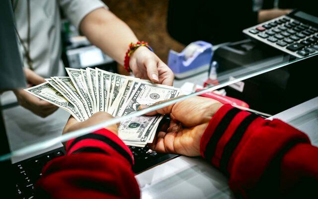 اعلام مکان های فروش ارز مسافرتی ۵۰۰ یورویی به نرخ دولتی