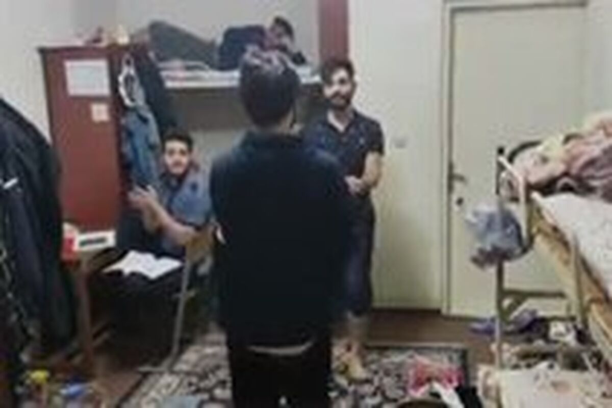 رقص جنجالی تانگو  دانشجویان در خوابگاه پسرانه  + فیلم

