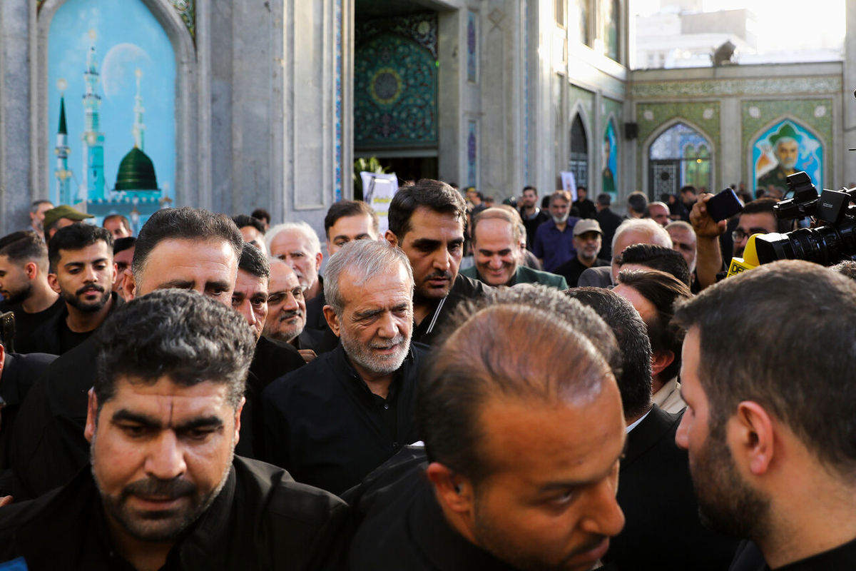 حضور مسعود پزشکیان در مراسم گرامیداشت شهید محمد باقری