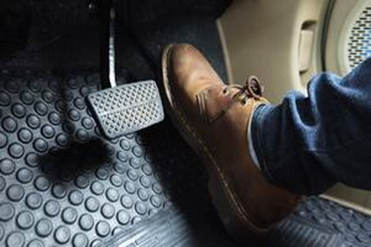 علت لرزش پدال خودرو هنگام گرفتن ترمز