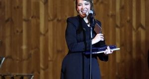 استایل شیک و مجلسی صدف اسپهبدی در اکران یک فیلم