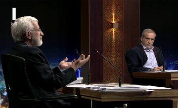  چند واکنش جالب و بامزه کاربران فضای مجازی نسبت به مناظره شب گذشته را بخوانید
