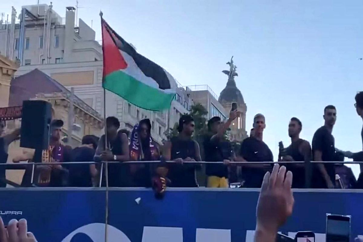 عکس جنجالی از ستاره بارسلونا در جشن قهرمانی