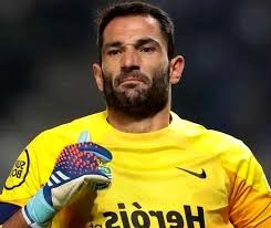 دروازه‌بان استقلال دوباره جنجال به پا کرد!+ ببینید