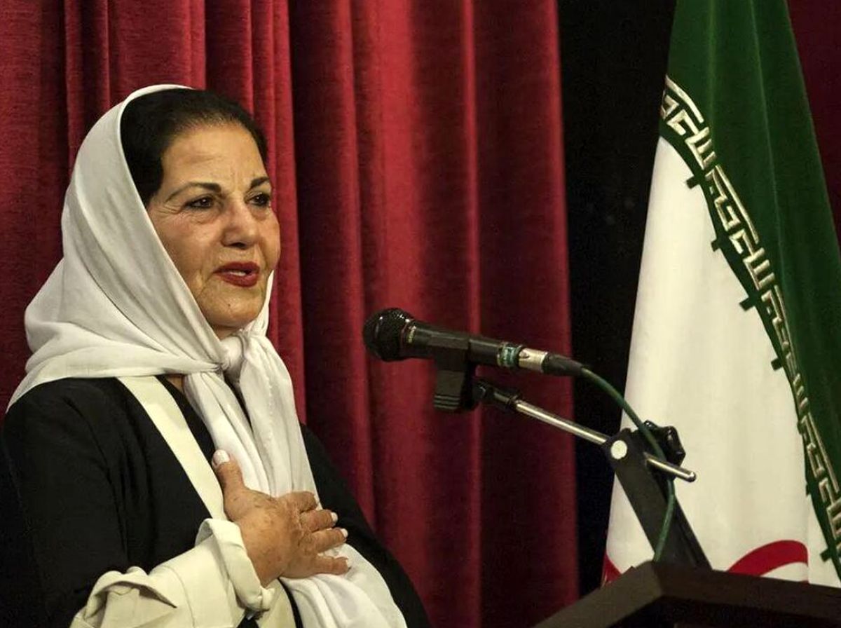 پوری بنایی در کنار اسب محبوب‌اش در دهه ۵۰