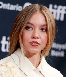 زیباترین زن سال ۲۰۲۵ انتخاب شد