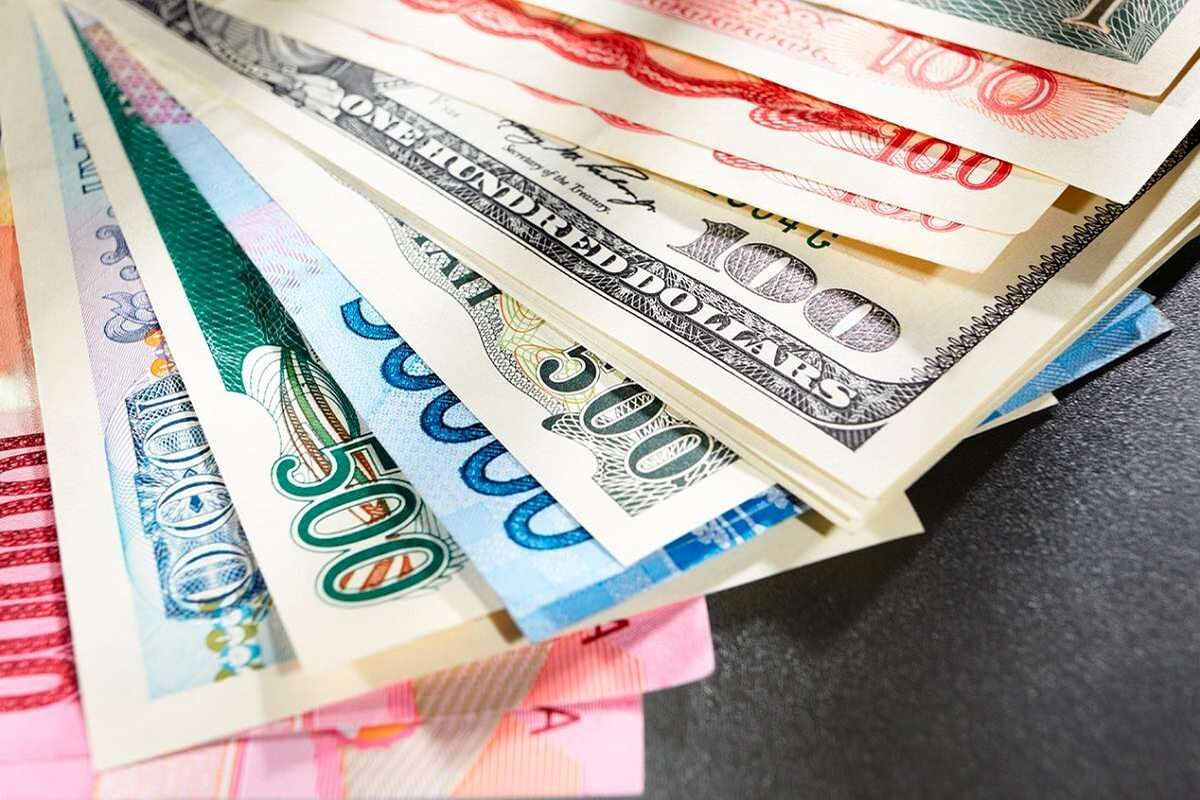 دلار 100 هزارتومانی بیخ گوش تهران
