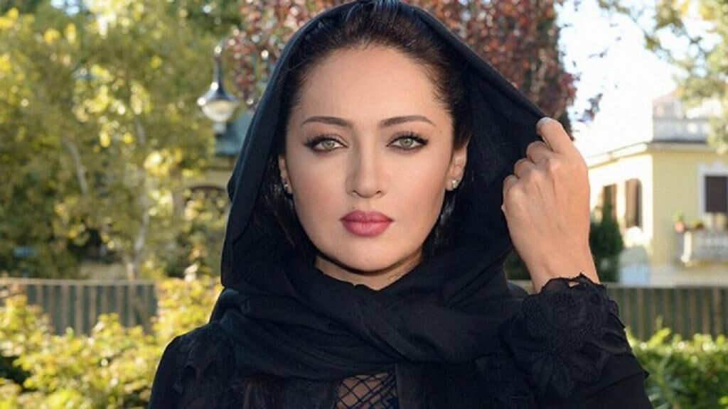 هنگامه قاضیانی و نیکی کریمی در یک مراسم